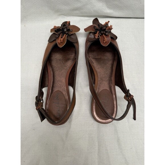 Sam & Libby women’s 6M brown flats open heel flower accent adjustable ankle - Picture 2 of 16